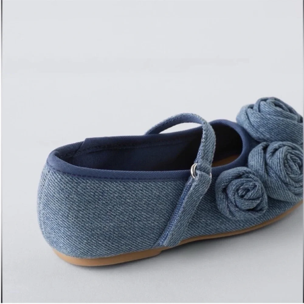 Zara kids,blue, floral denim Mary janes flats, size 7 (5.6 inches)